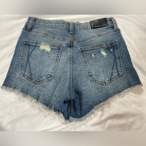 Kendall + Kylie The Icon Short Size 1 / 25 Distressed Split Hem Denim Cut Offs - Picture 8 of 10